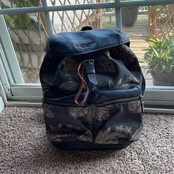 2 zipper jansport backpack Right Pack - Black Llungen Size:4500 Featuring a suede leather Nike LeBron 'Shoe Bag'
